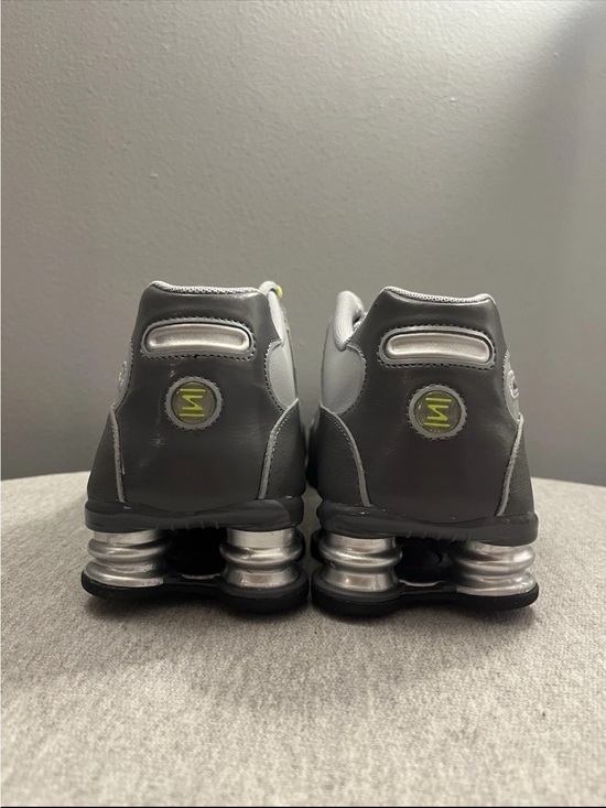 Nike Shox NZ Dark Grey/Wolf Grey/Volt Athletic Men’s Shoe Size 9.5 378341-009 main image 9
